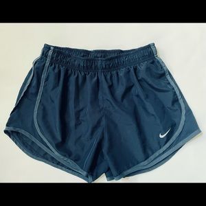 Women’s Nike Tempo Shorts-Medium